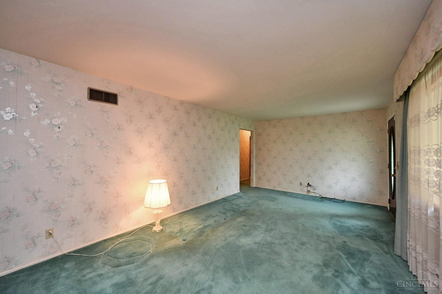 10370 Springrun Drive Cincinnati, OH 45231 - Photo 7 of 42 Gallery Image 7