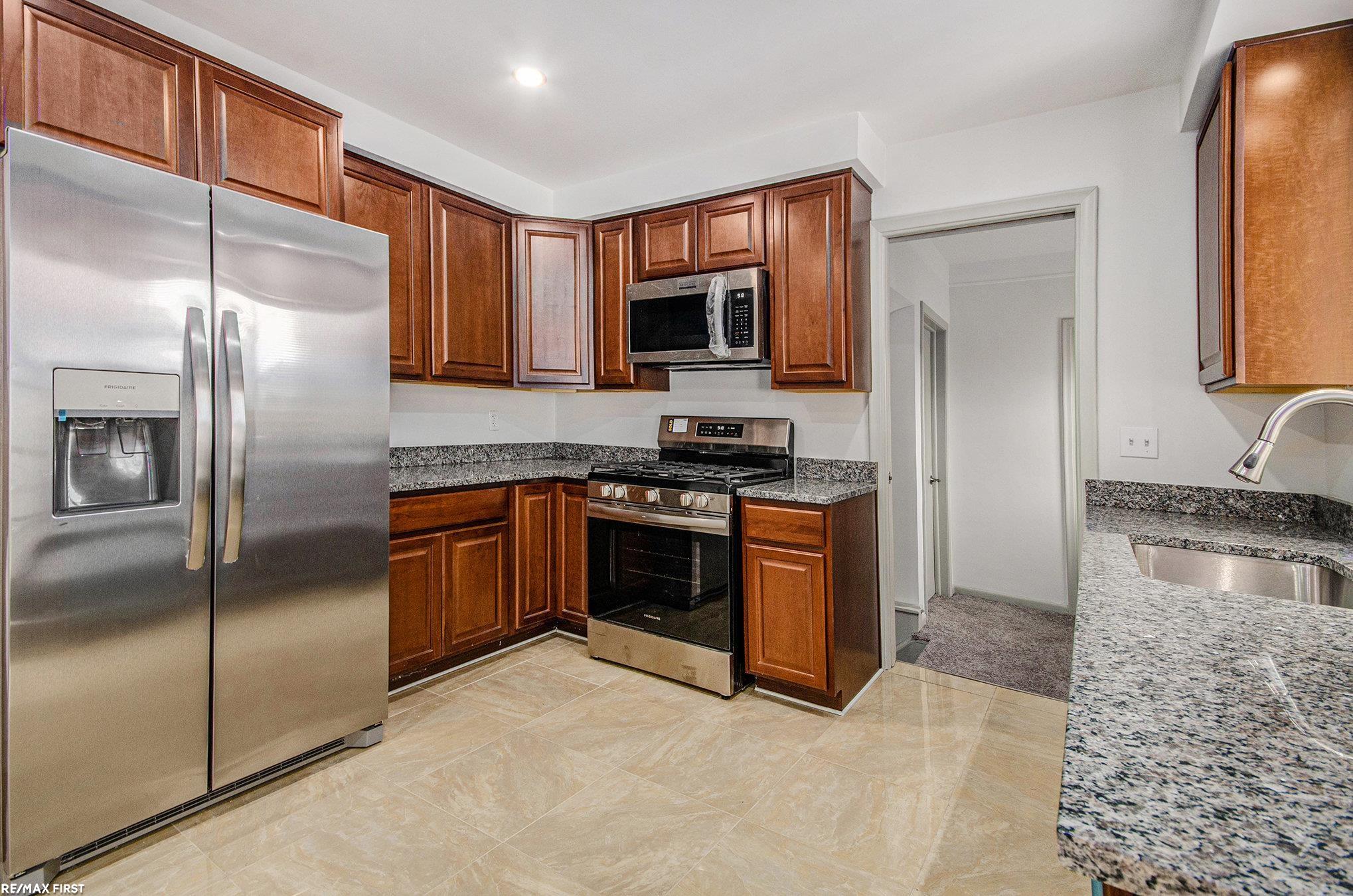 17844 Stephens Road Eastpointe, MI 48021 - Photo 7 of 20 50177276-bc1aec57-0243-4caa-b8cd-5a63de03b028.JPG