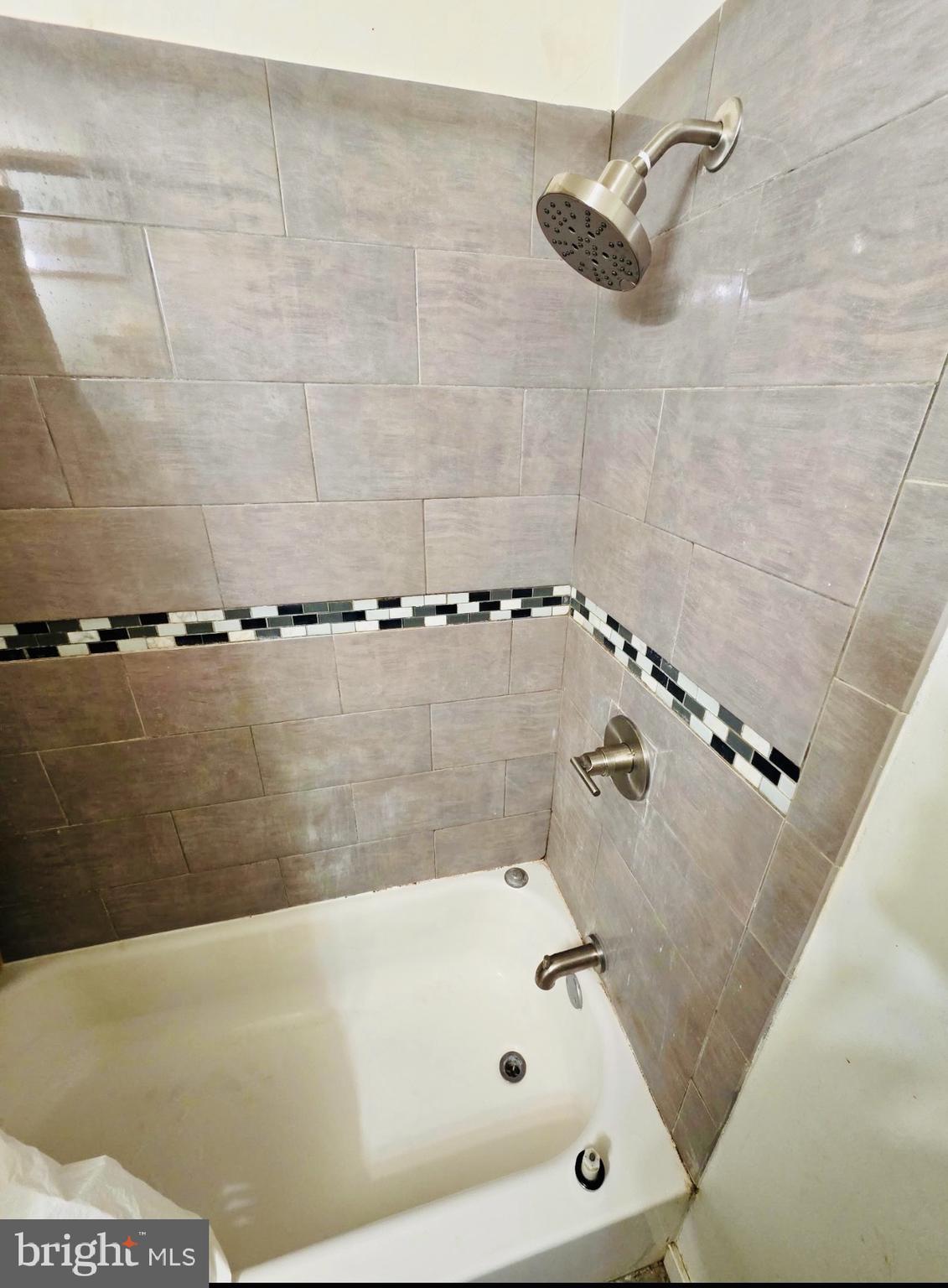 1968 William Street Union, NJ 07083 - Photo 21 of 43 Main Floor Full Bathroom