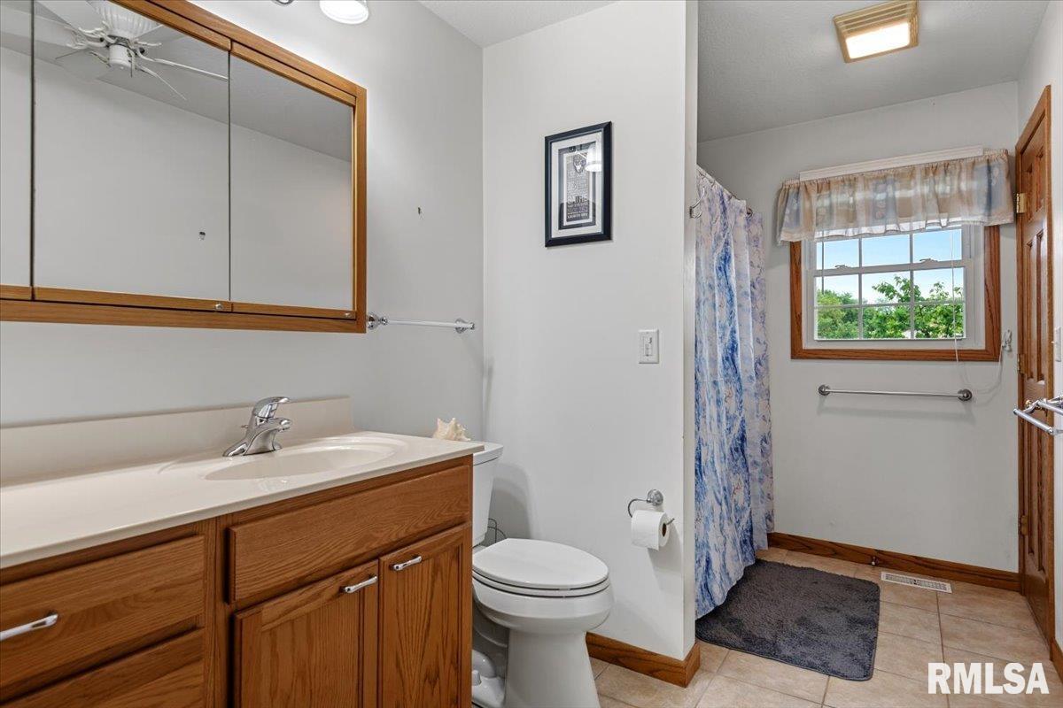 3960 North Northbrook Drive Decatur, IL 62526 - Photo 13 of 37