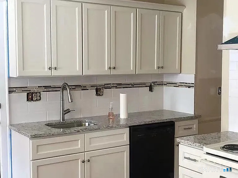 139 Ardmore Road West Hartford, CT 06119 - Photo 10 of 16