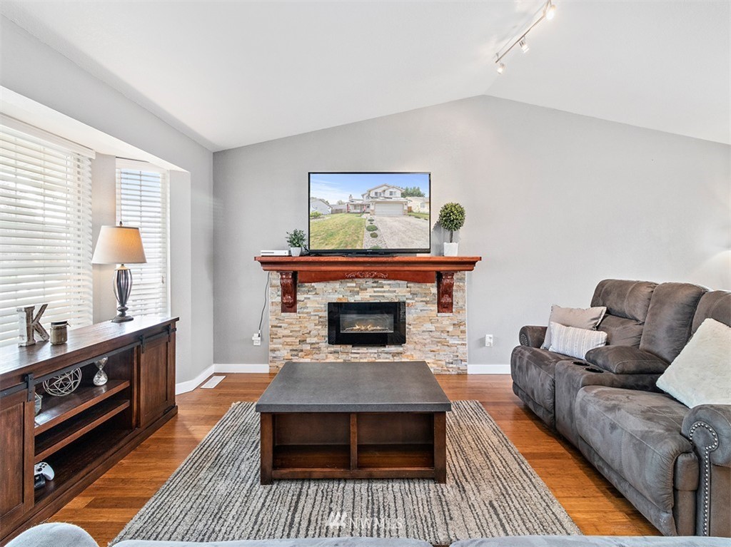 5903 59th Loop Southeast Lacey, WA 98513 - Photo 4 of 23 Gallery Image 4