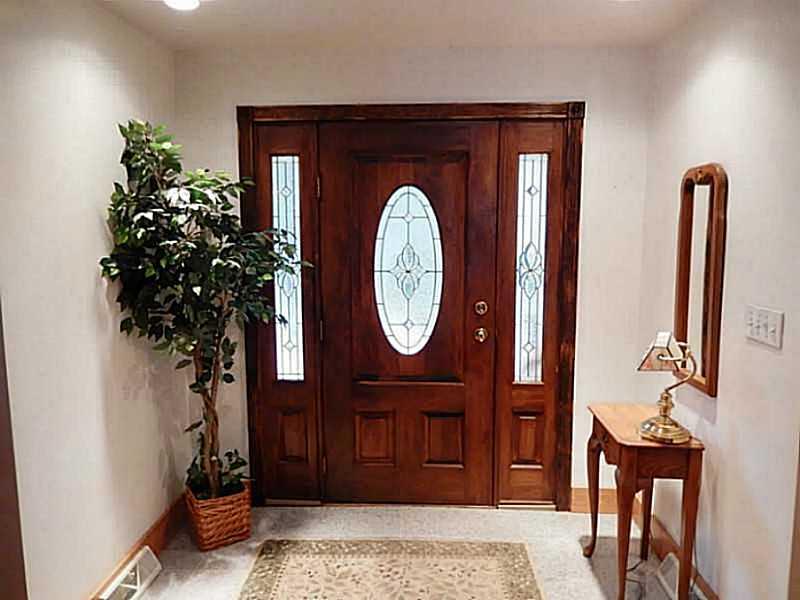 460 Beaver Road Jeannette, PA 15644 - Photo 8 of 25 Entry/Foyer. Beautiful Door in Foyer!