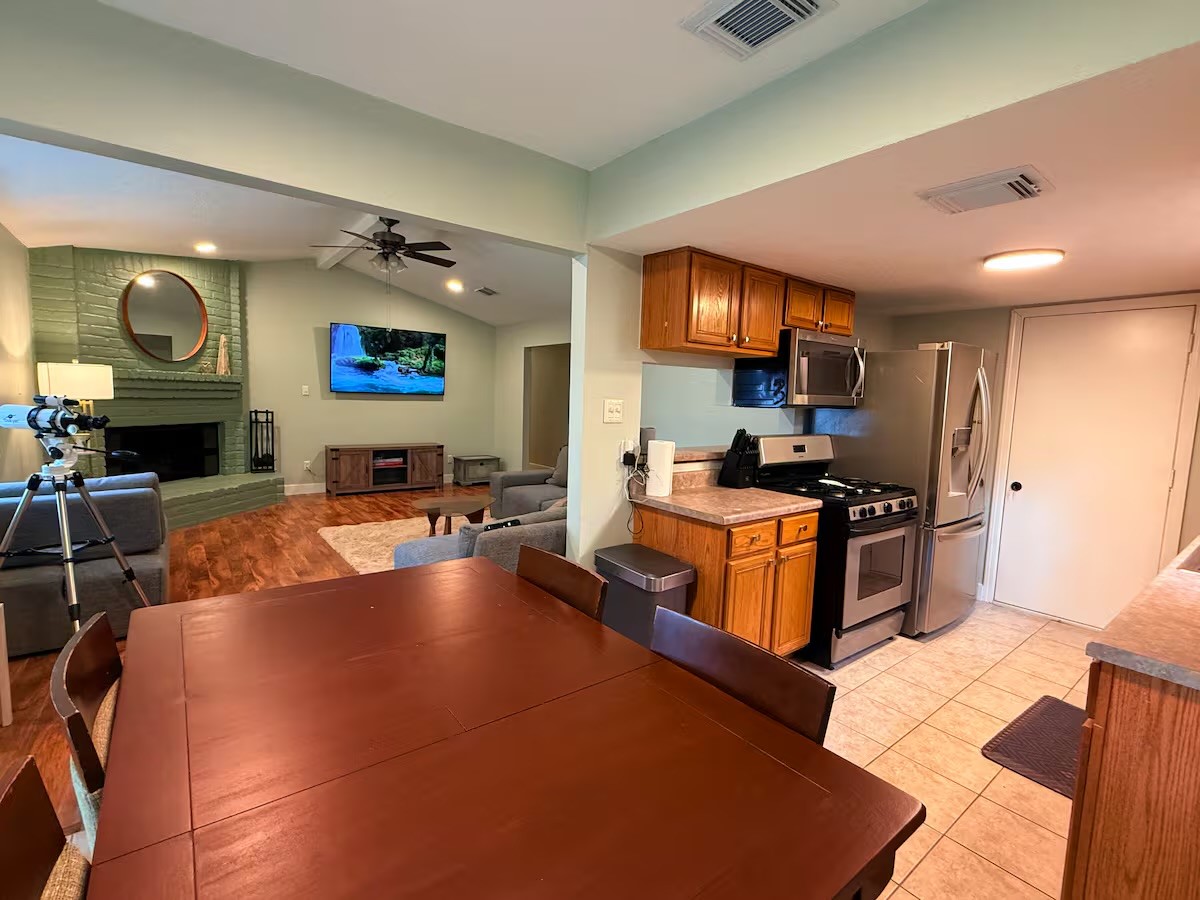 9430 Charter Ridge Drive Houston, TX 77070 - Photo 6 of 16 Kitchen