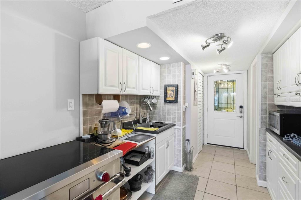 4750 Cove Circle, Unit 706 St. Petersburg, FL 33708 - Photo 14 of 31