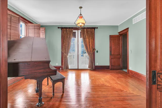 $240,000 | 130 South Pine Street, Arcola, IL 61910