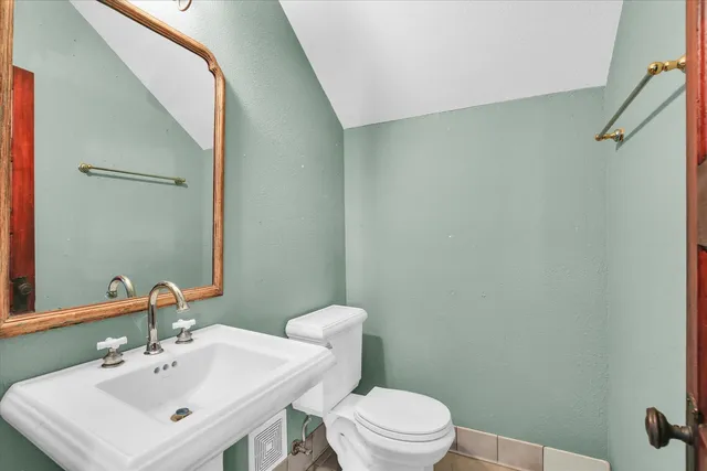 $240,000 | 130 South Pine Street, Arcola, IL 61910