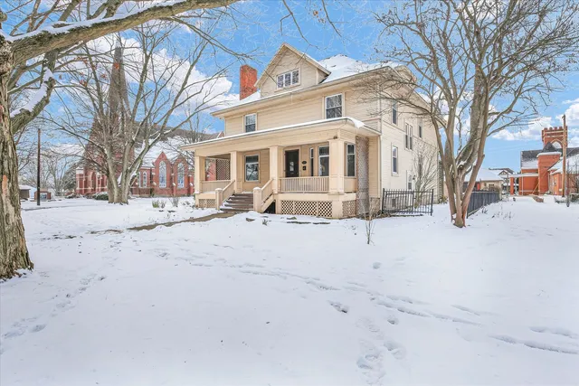 $240,000 | 130 South Pine Street, Arcola, IL 61910