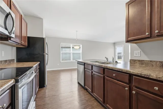 $349,900 | 17181 South Kill Creek Road, Gardner, KS 66030