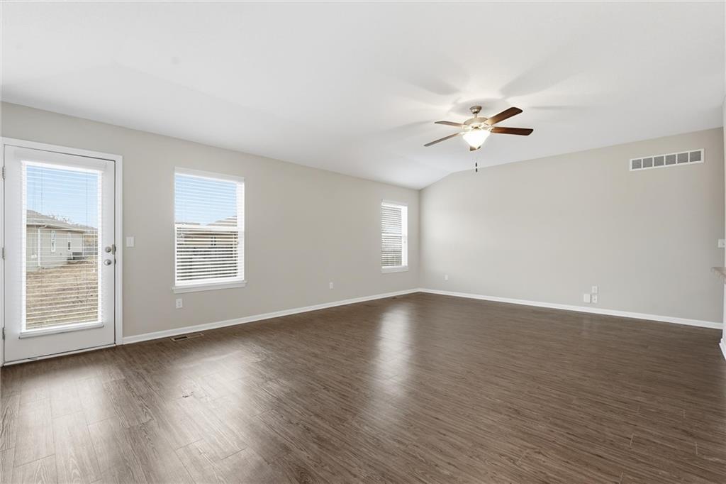 17181 South Kill Creek Road Gardner, KS 66030 - Photo 9 of 25