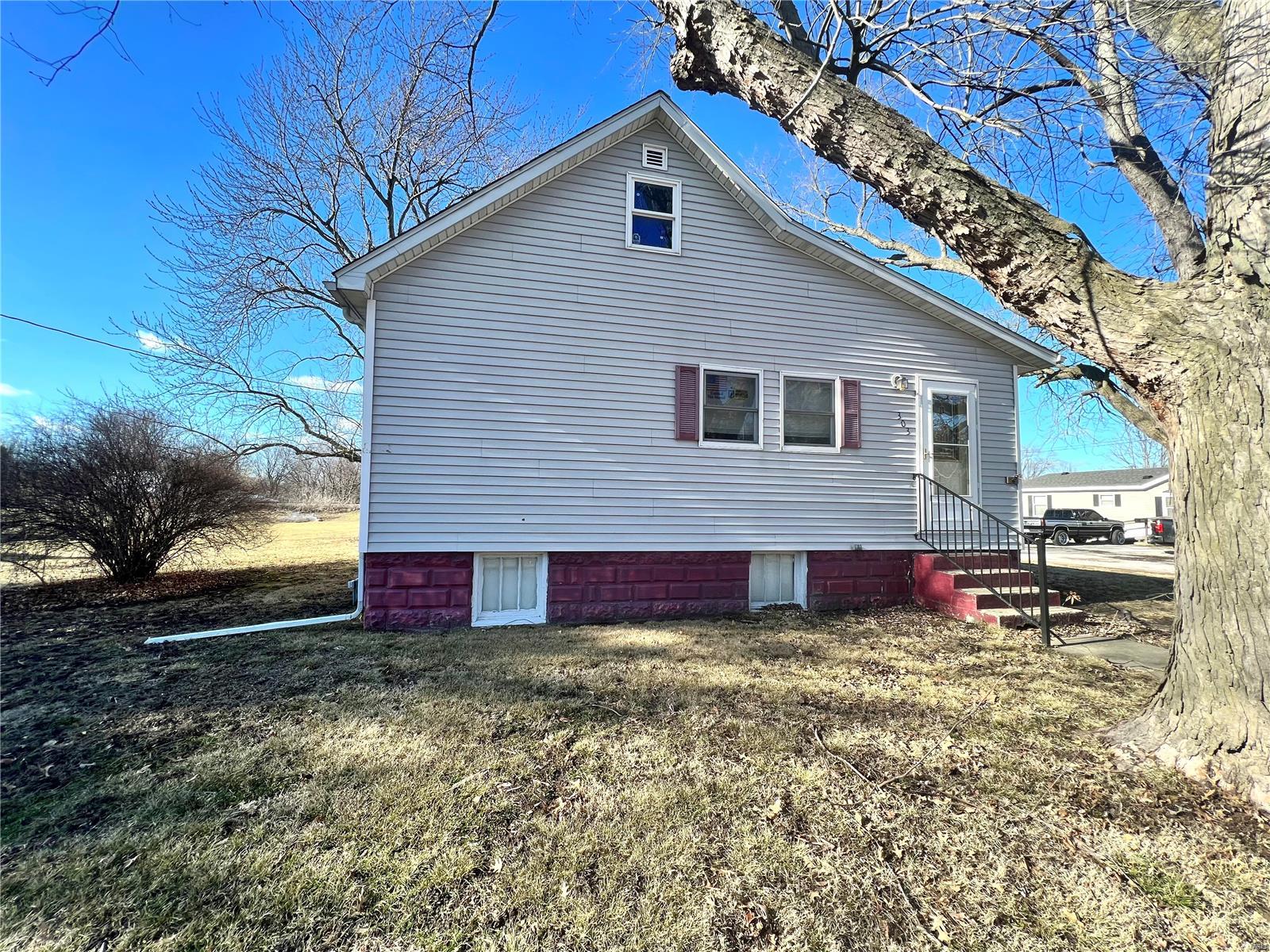 303 State Street Irving, IL 62051 - Photo 3 of 25 Gallery Image 3