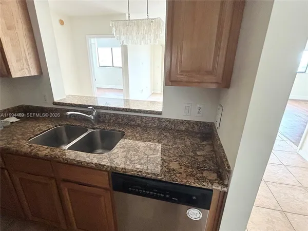 $2,600 | 4242 Northwest 2nd Street, Unit 1412, Miami, FL 33126