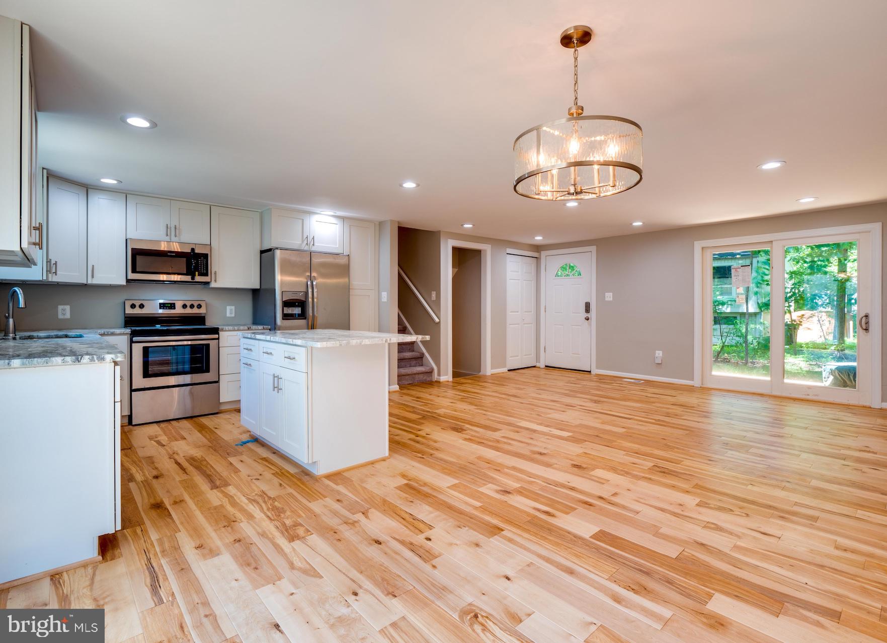12276 Turkey Wing Court Reston, VA 20191 - Photo 2 of 39 Distressed hardwood flooring