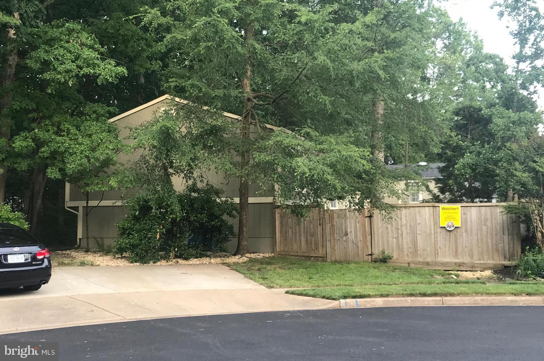 12276 Turkey Wing Court Reston, VA 20191 - Photo 3 of 39 Fenced yard y SFH w/ 2 parking spaces+1 covered