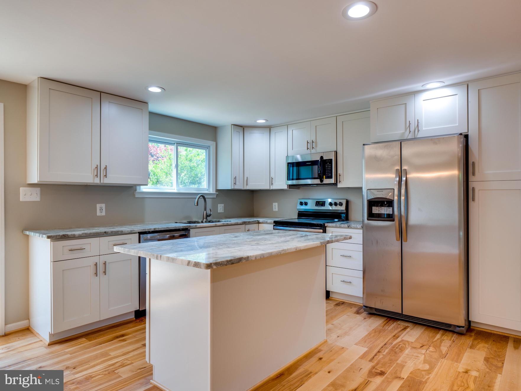12276 Turkey Wing Court Reston, VA 20191 - Photo 8 of 39 Gallery Image 8