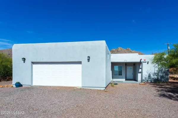 $1,800 | 290 Via Mantaraya, Rio Rico, AZ 85648
