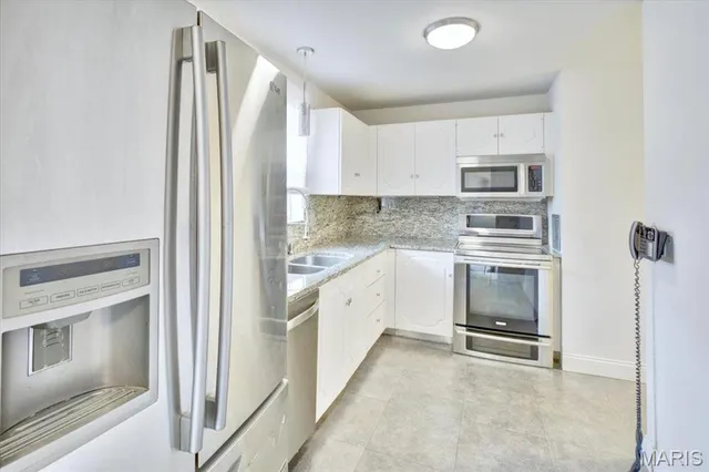 $129,900 | 13515 Coliseum Drive, Unit A, Chesterfield, MO 63017