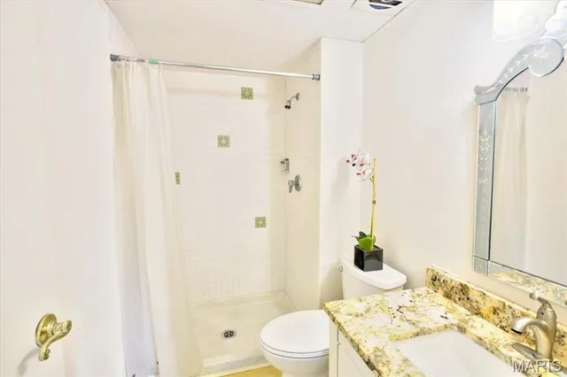 $129,900 | 13515 Coliseum Drive, Unit A, Chesterfield, MO 63017