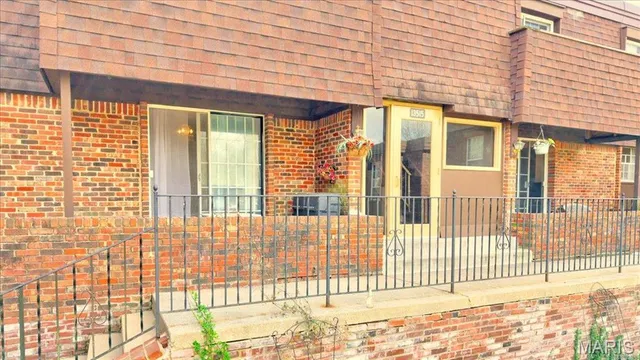 $129,900 | 13515 Coliseum Drive, Unit A, Chesterfield, MO 63017