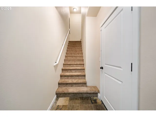 a view of a livingroom with furniture and a ceiling fan