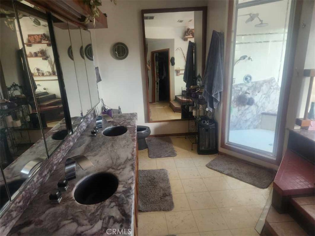 7404 Alpine Way Tujunga, CA 91042 - Photo 7 of 7 a view of living room