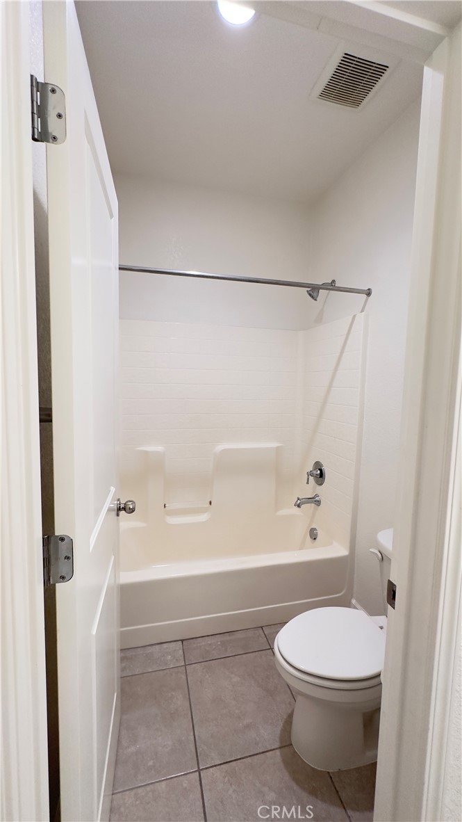 2428 Freestone Drive Merced, CA 95340 - Photo 12 of 18 Hall bath featuring a full tub and shower combination