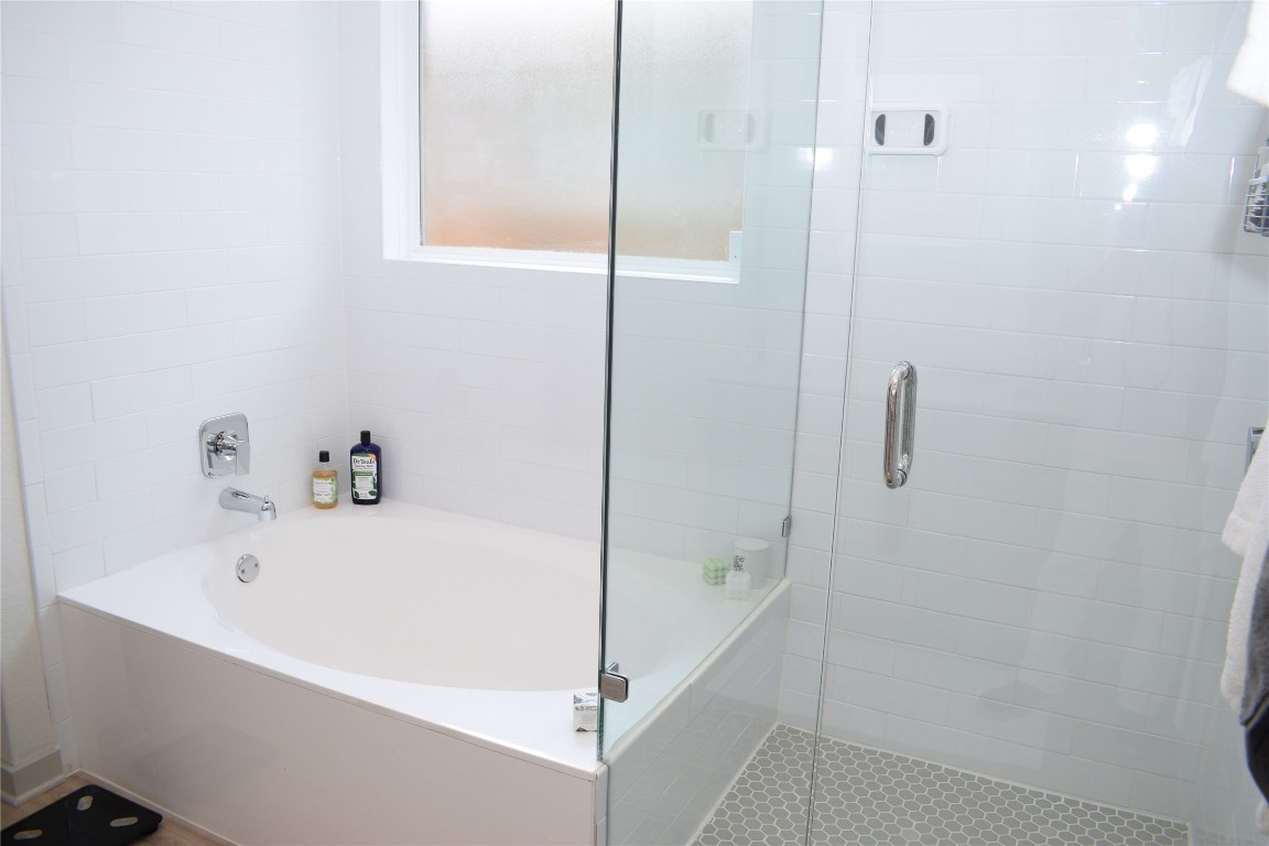 2409 Bear Cub Bend Leander, TX 78641 - Photo 14 of 37 a white bath tub sitting next to a shower