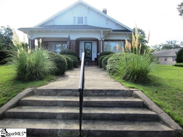 210 Musgrove Street Clinton, SC 29325 - Photo 1 of 36 Gallery Image 1