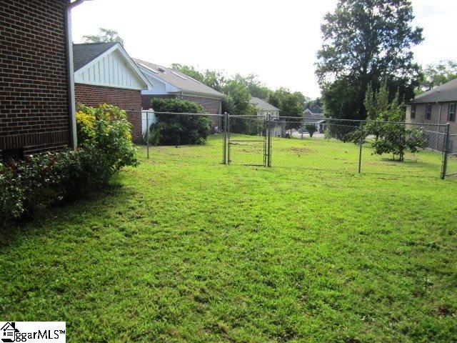 210 Musgrove Street Clinton, SC 29325 - Photo 3 of 36 Gallery Image 3