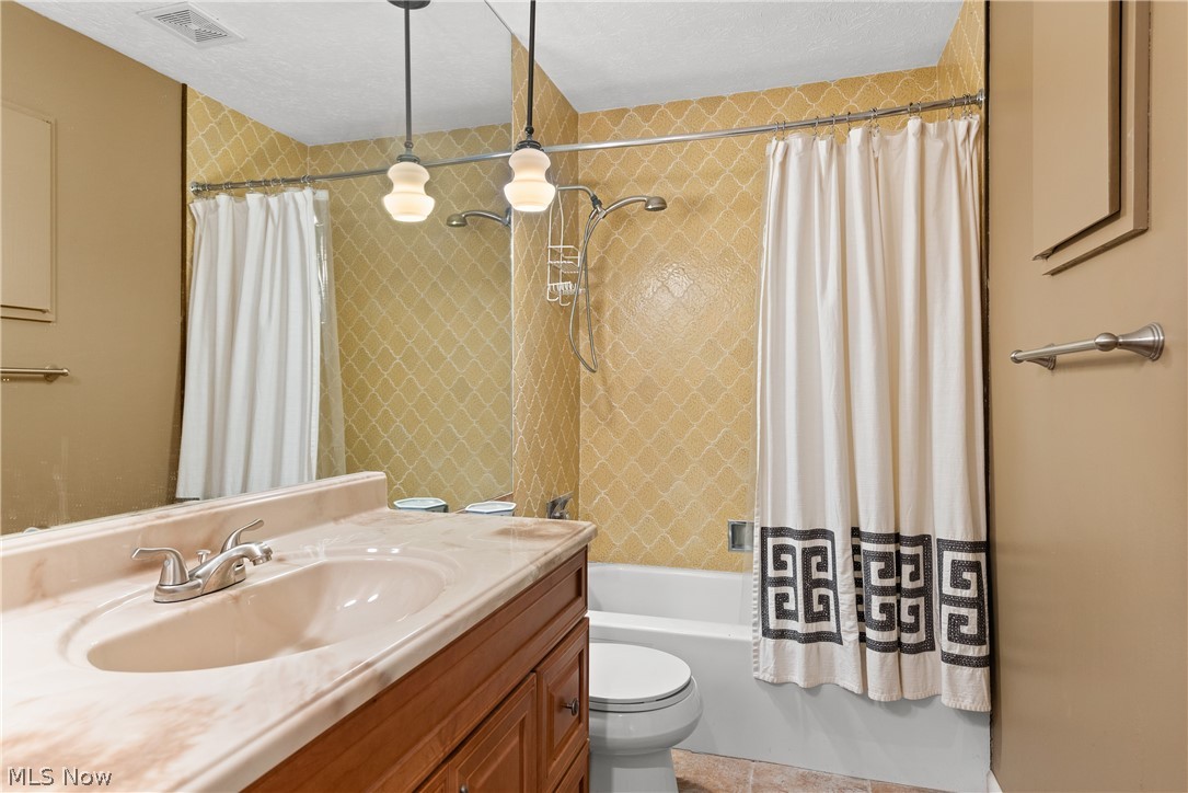 17364 Falling Water Road Strongsville, OH 44136 - Photo 21 of 36 Full Main Bathroom with Large Vanity & Pendant Lighting