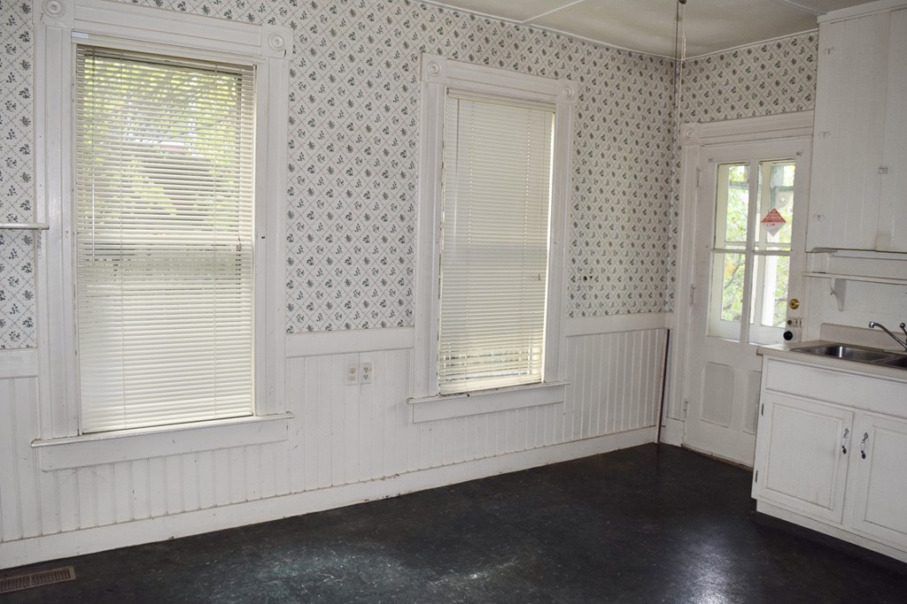 137 Harvard Street Springfield, MA 01109 - Photo 16 of 29 Gallery Image 16