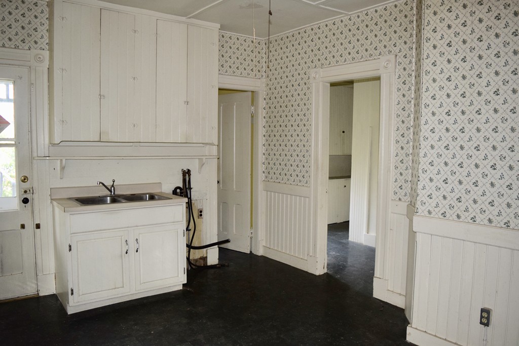 137 Harvard Street Springfield, MA 01109 - Photo 17 of 29 Gallery Image 17