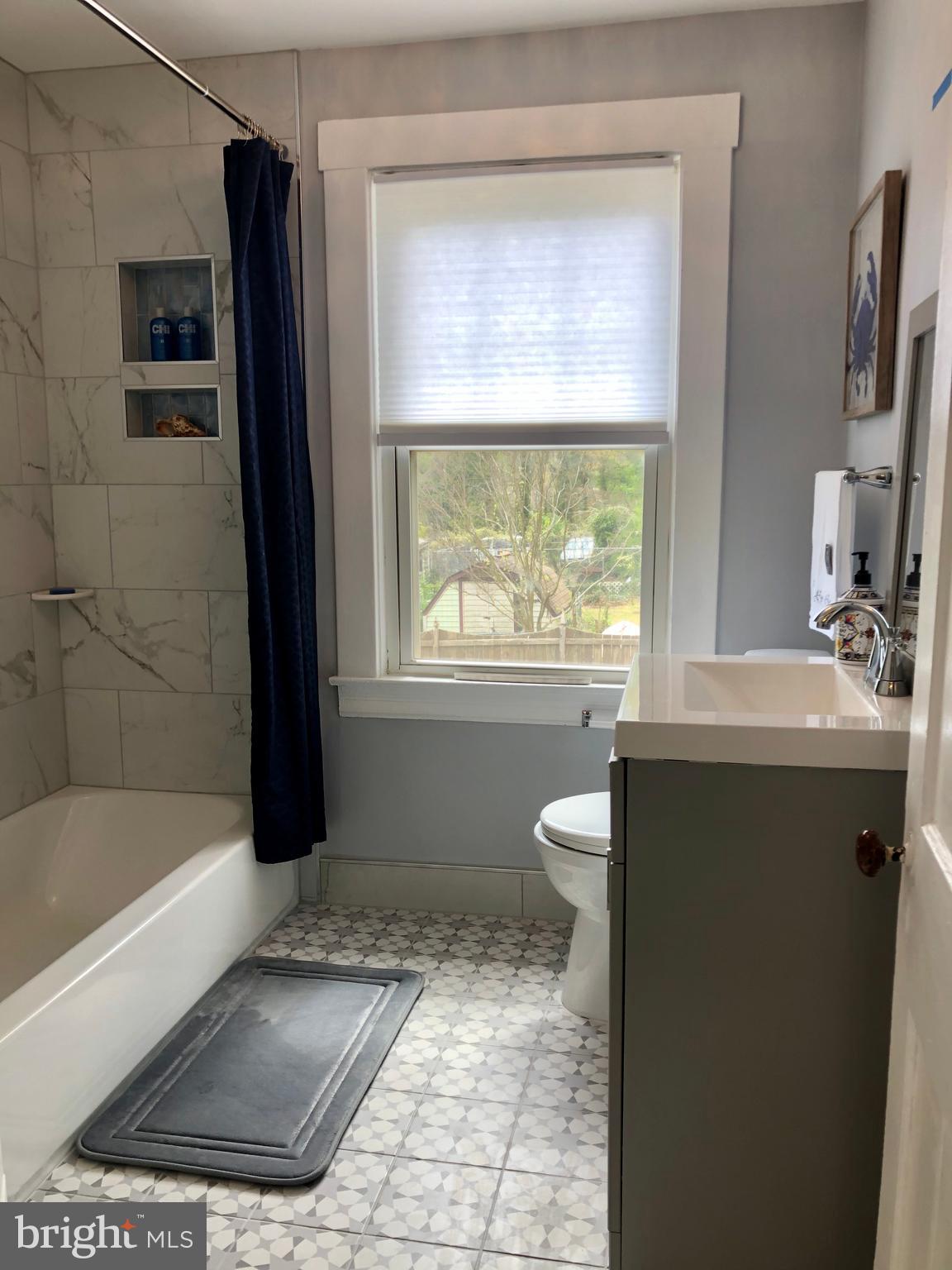 1712 South Rolling Road Halethorpe, MD 21227 - Photo 8 of 32 Top Floor Bathroom