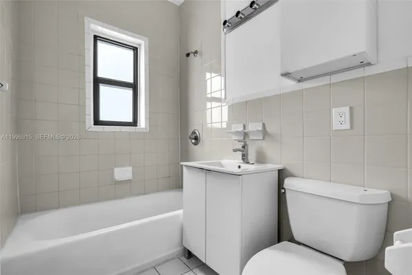 $2,595 | 130 Southwest 31st Court, Unit 3, Miami, FL 33135