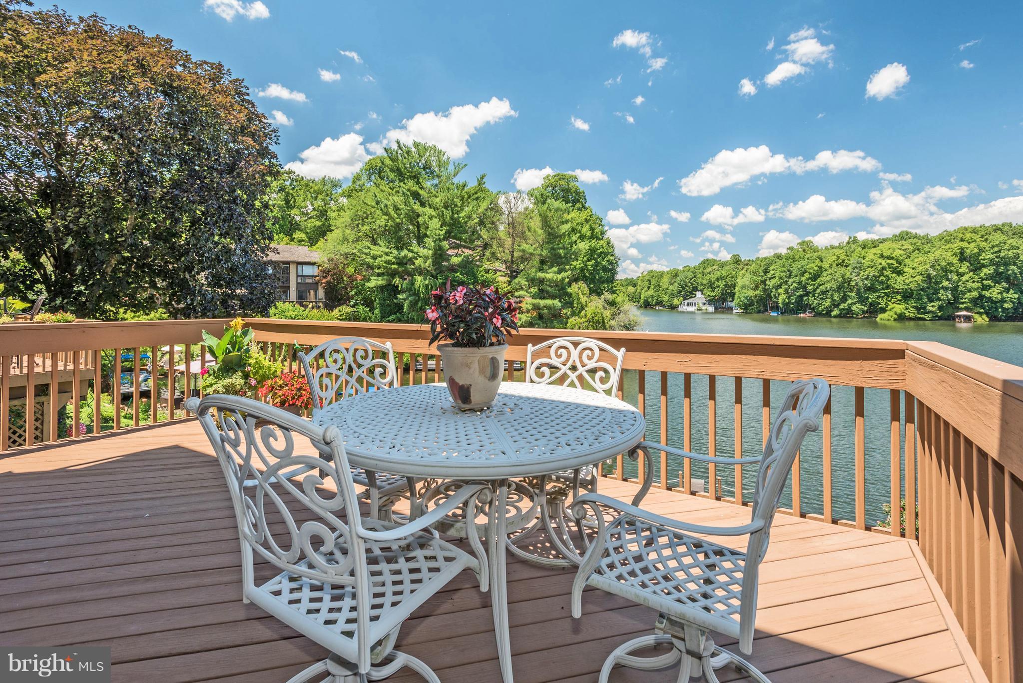 2008 Lakewinds Drive Reston, VA 20191 - Photo 23 of 30 Mid Level Deck