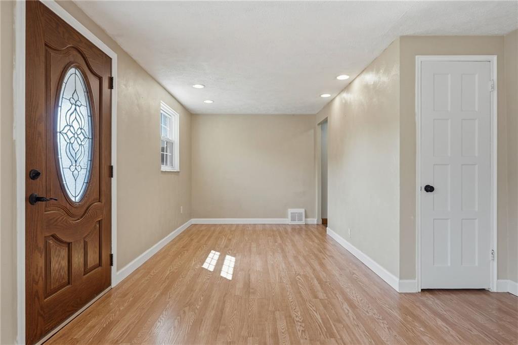 181 Castle Road Pittsburgh, PA 15234 - Photo 7 of 32 Gallery Image 7