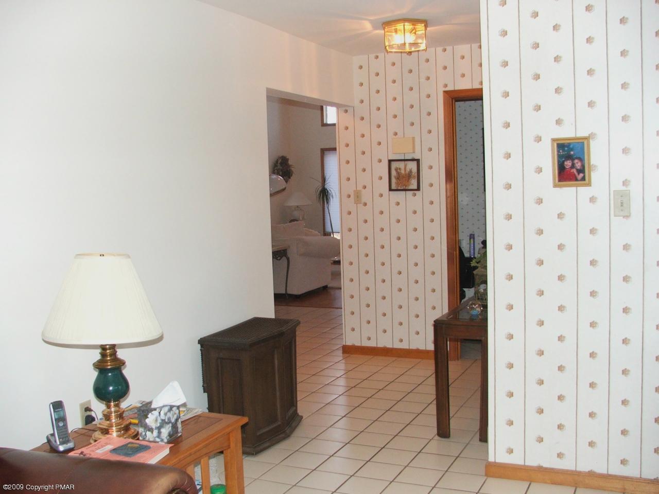 221 Edgemont Road Stroudsburg, PA 18360 - Photo 11 of 30 Hallway as seen from Family Room
