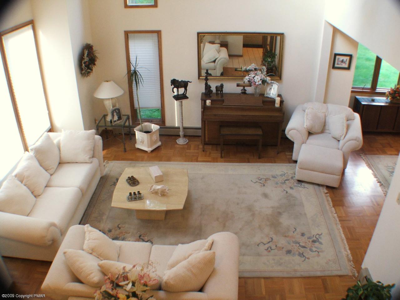 221 Edgemont Road Stroudsburg, PA 18360 - Photo 15 of 30 Living Room