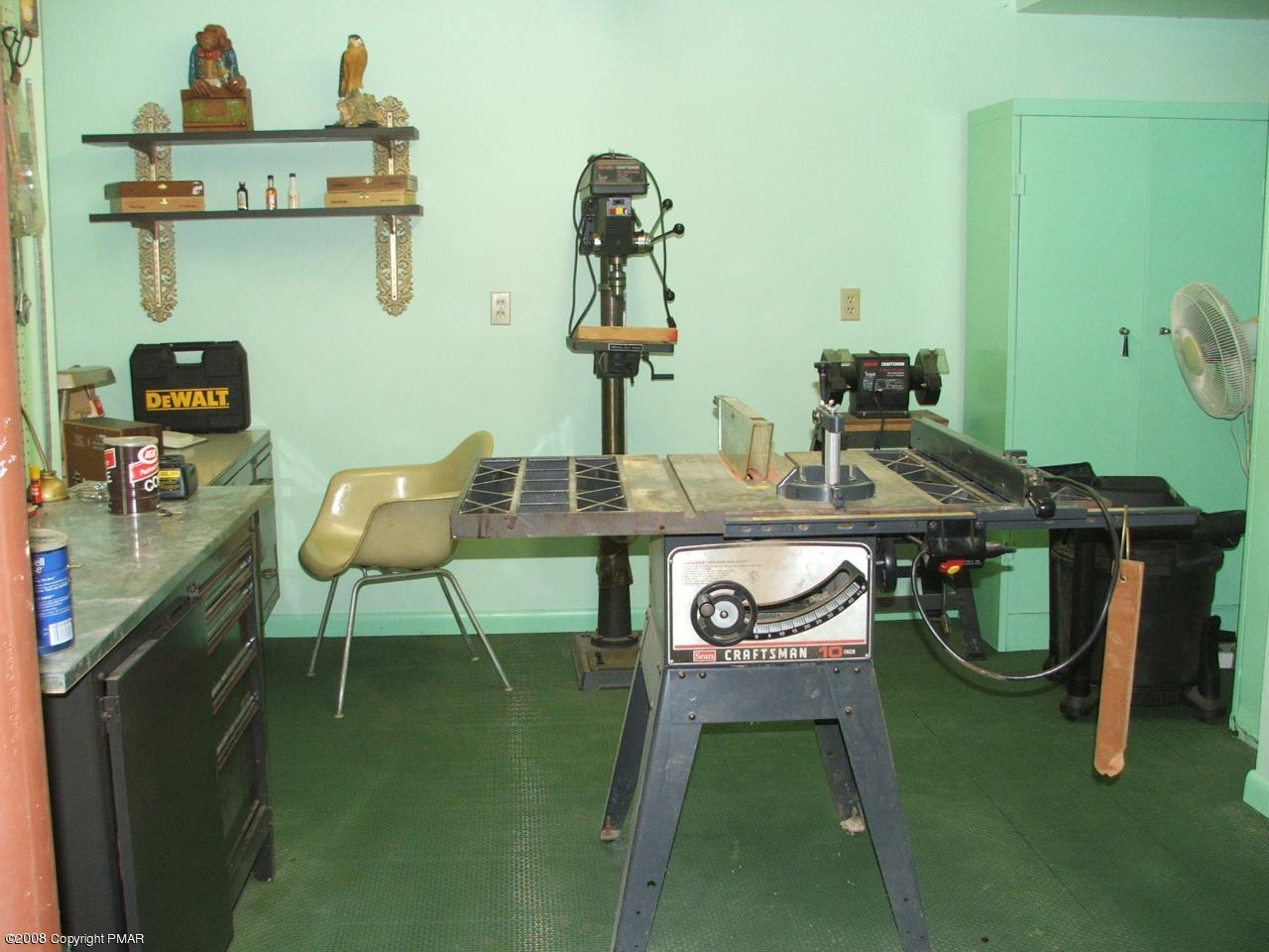 221 Edgemont Road Stroudsburg, PA 18360 - Photo 24 of 30 Left side of Work Shop