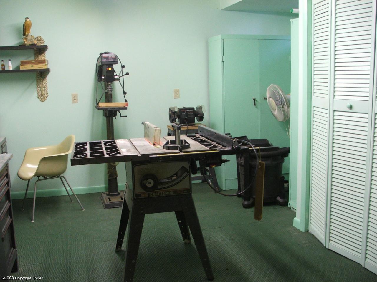 221 Edgemont Road Stroudsburg, PA 18360 - Photo 25 of 30 Right side of Work Shop