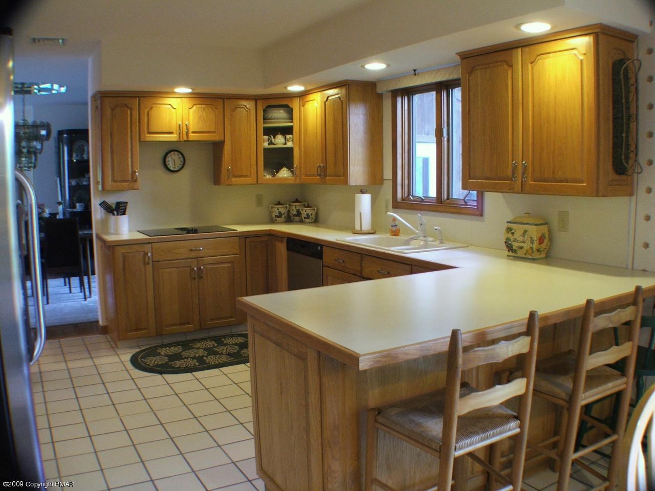 221 Edgemont Road Stroudsburg, PA 18360 - Photo 5 of 30 Kitchen