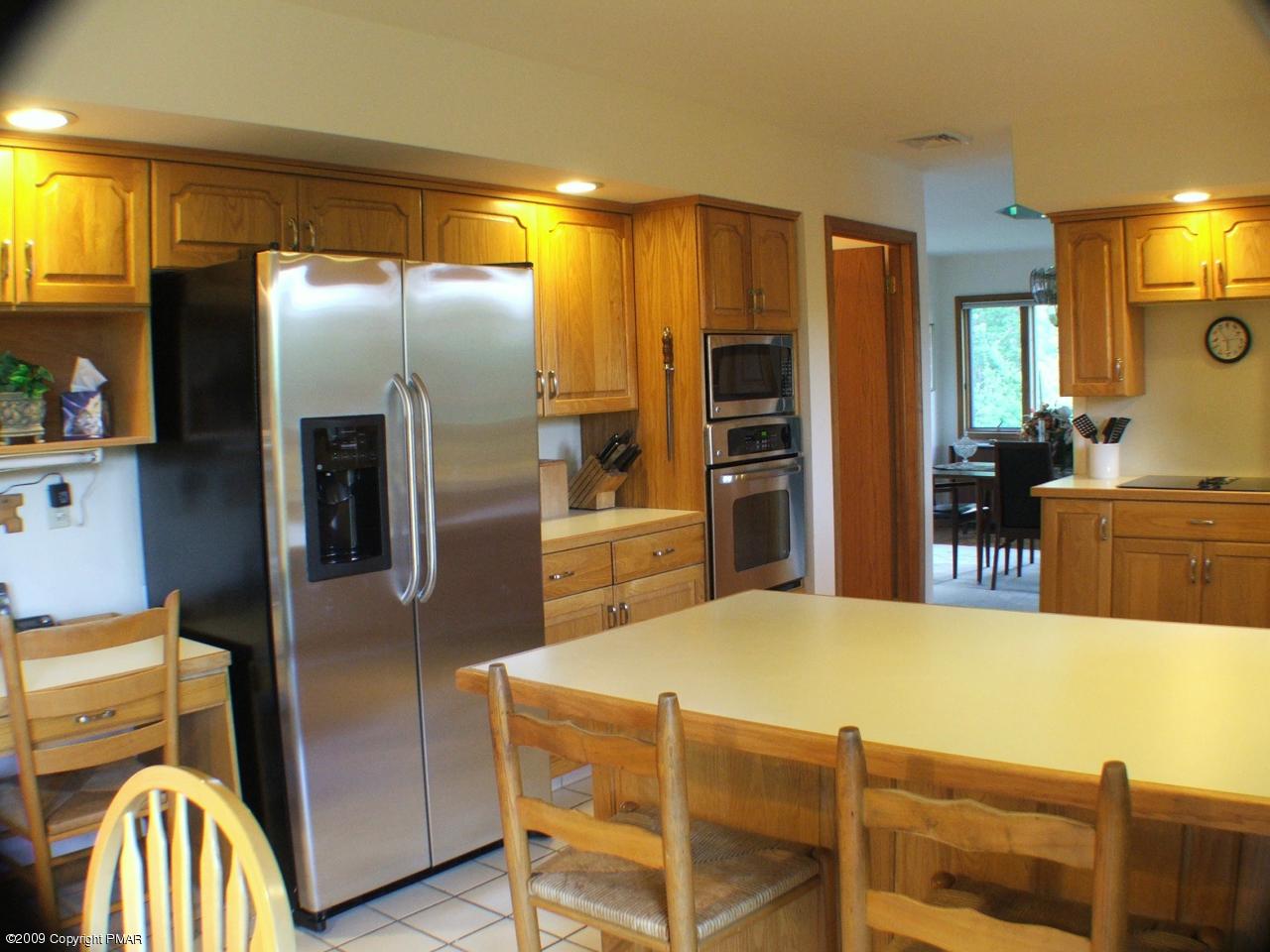 221 Edgemont Road Stroudsburg, PA 18360 - Photo 6 of 30 Kitchen