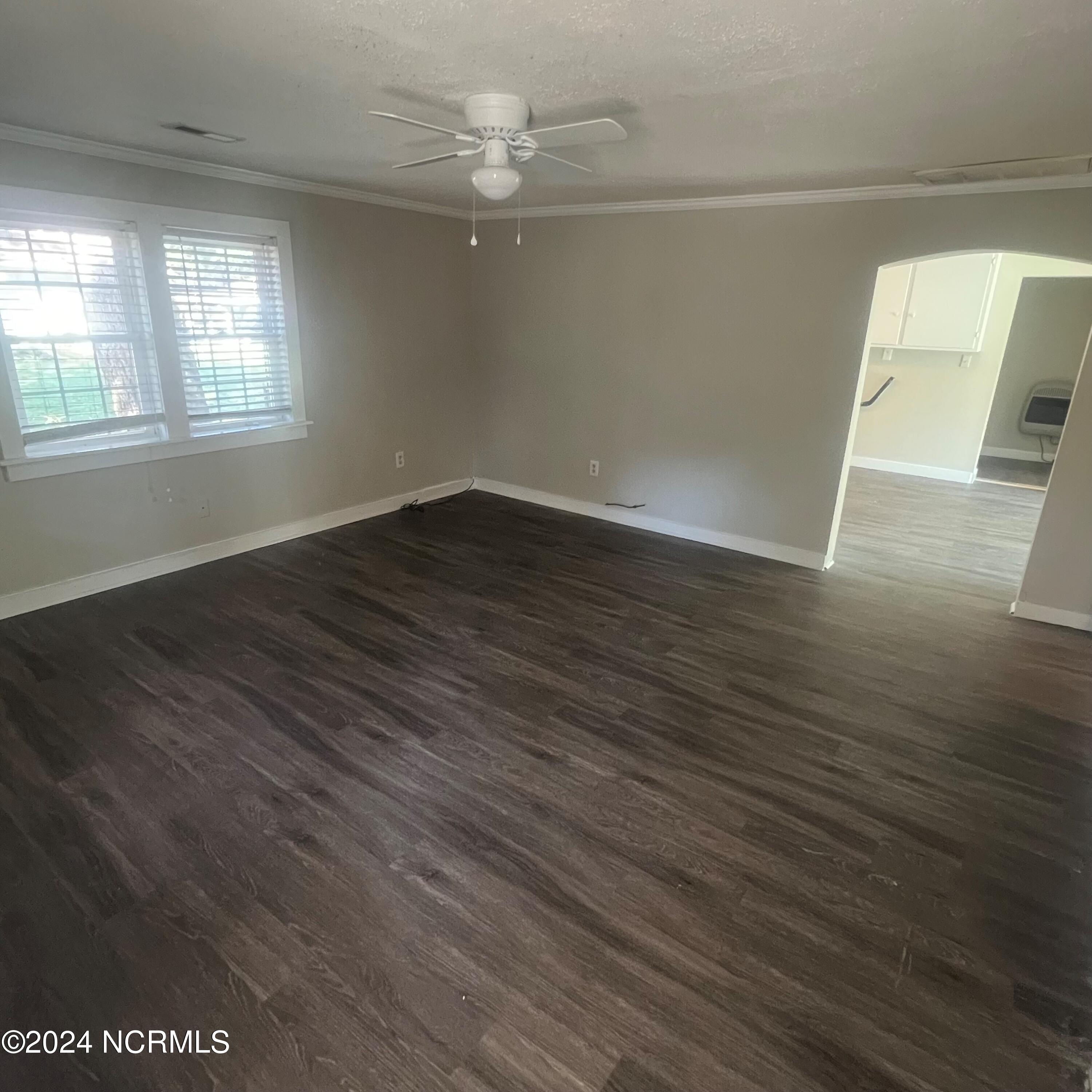 587 Dawson Road Grifton, NC 28530 - Photo 4 of 13 living room