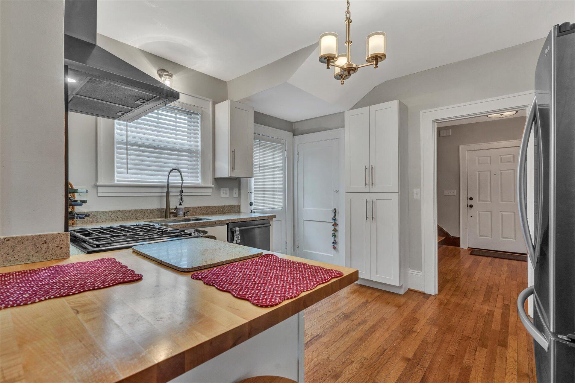 1811 Wakefield Road Southwest Roanoke, VA 24015 - Photo 8 of 24 08-062220230093