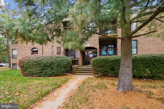 $305,000 | 10 Silverwood Circle, Unit 10, Annapolis, MD 21403