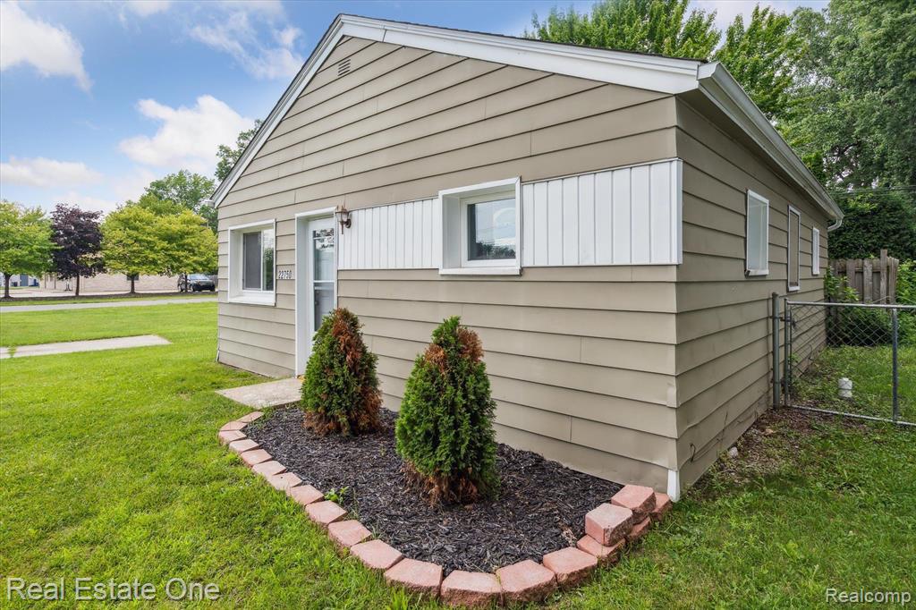 22750 Wick Road Taylor, MI 48180 - Photo 4 of 26