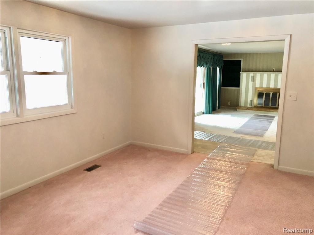 2043 Covert Road Burton, MI 48509 - Photo 14 of 32 fullsizeoutput_11719.jpeg