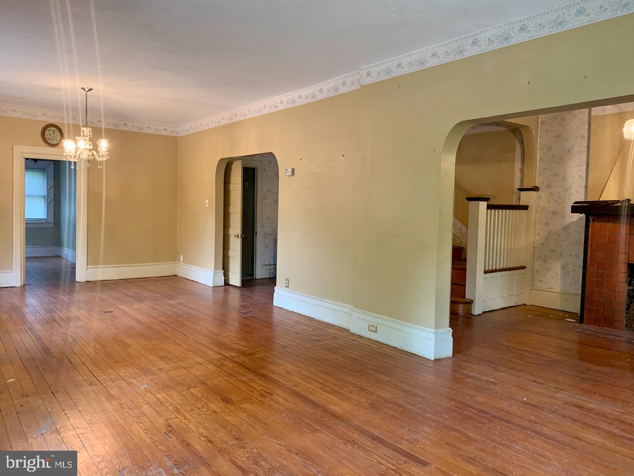 115 Walnut Avenue Wayne, PA 19087 - Photo 8 of 24 Living Room