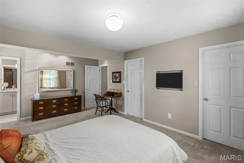 $630,000 | 647 Waterford Ridge Drive, Ballwin, MO 63021