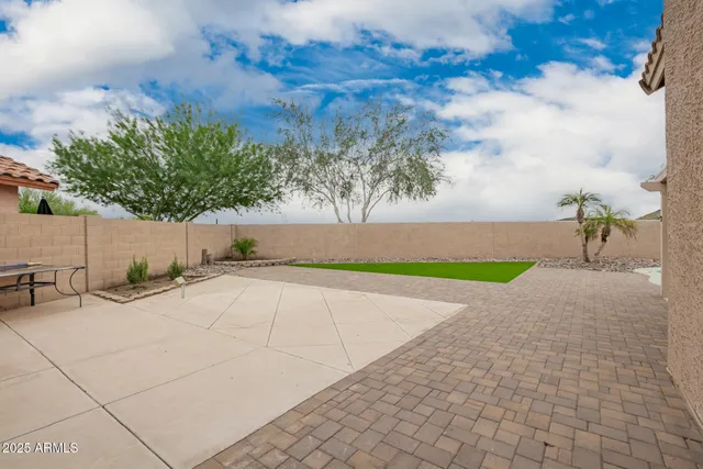 $2,600 | 2901 East Woodland Drive, Phoenix, AZ 85048